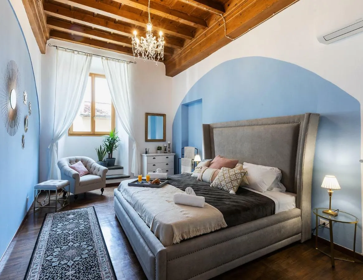 Historic Center Palace - Huge 4 Bedrooms Santa Croce Apartment - By Likehomeflorence