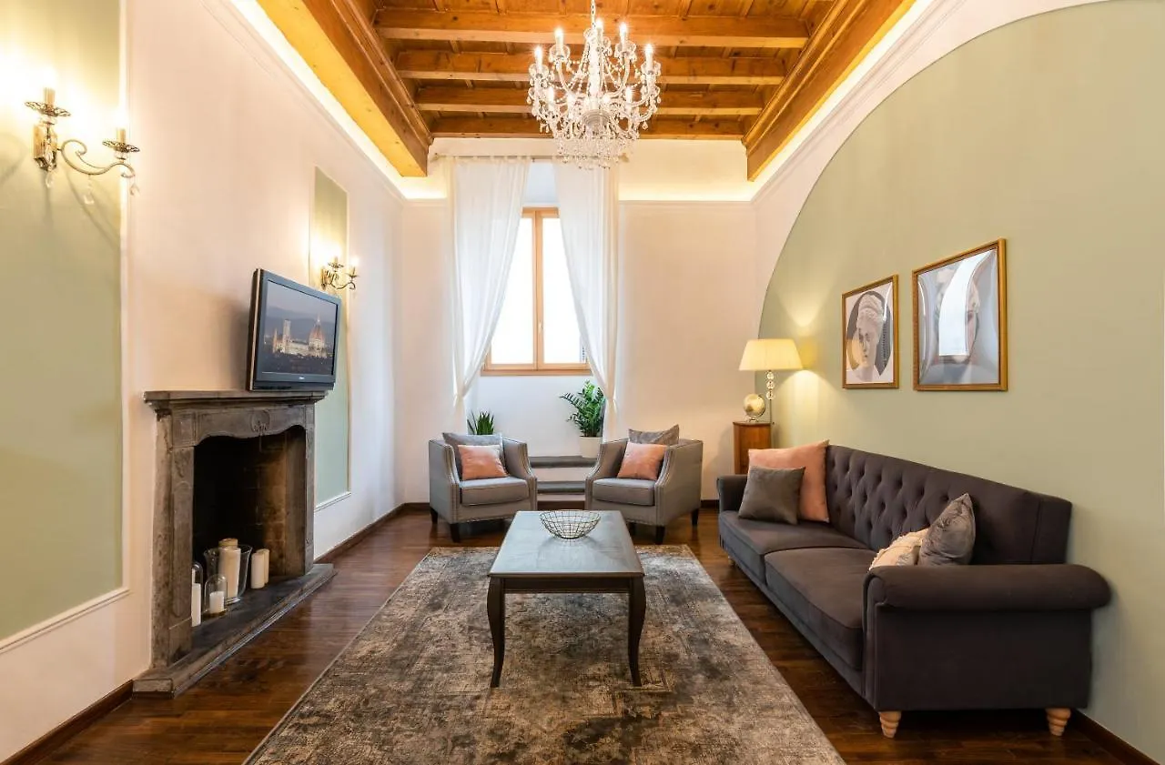 Historic Center Palace - Huge 4 Bedrooms Santa Croce Apartment - By Likehomeflorence Florence