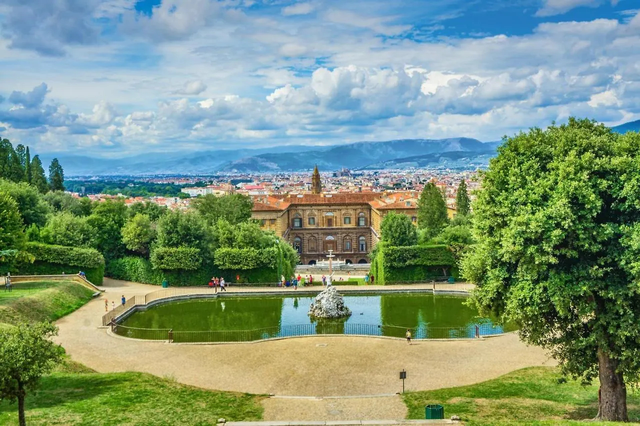 Historic Center Palace - Huge 4 Bedrooms Santa Croce Apartment - By LikehomeFlorença 0*,  Itália