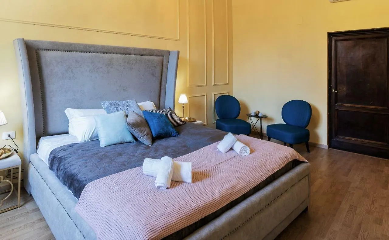 Historic Center Palace - Huge 4 Bedrooms Santa Croce Apartment - By LikehomeFlorença Itália