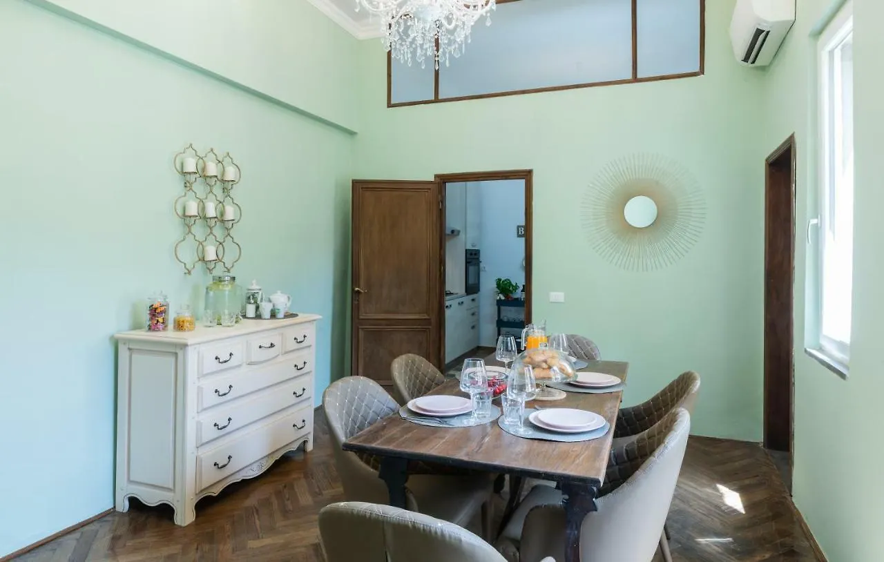 Historic Center Palace - Huge 4 Bedrooms Santa Croce Apartment - By LikehomeFlorença