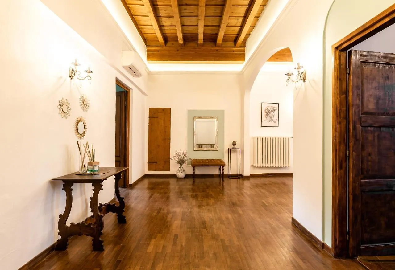 Historic Center Palace - Huge 4 Bedrooms Santa Croce Apartment - By LikehomeFlorença